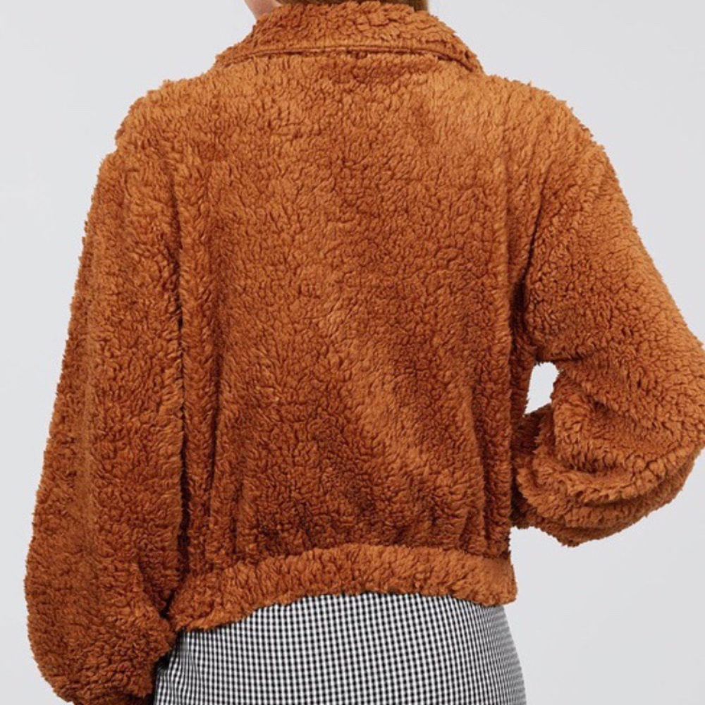 ❗️One Left❗️Faux Fur Zipper Sweater - Picture 4 of 4